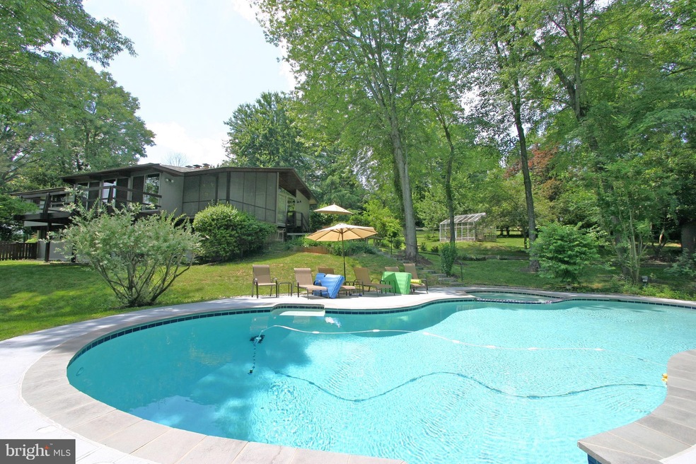 7531 Leric Ln, Alexandria, VA 22306 - photo 1