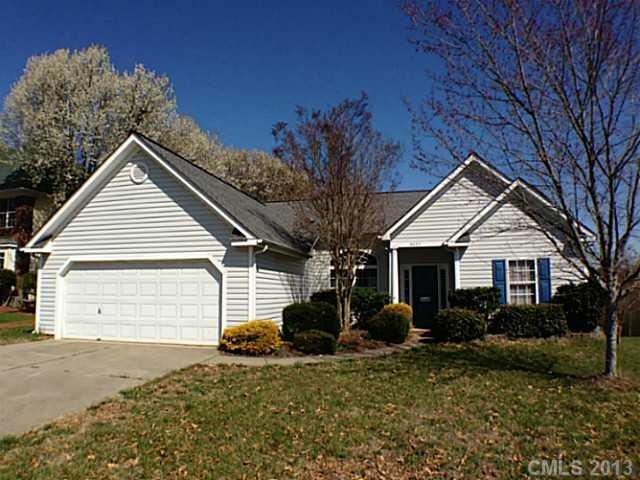 9035 Torrence Crossing Dr, Huntersville, NC 28078 - photo 1