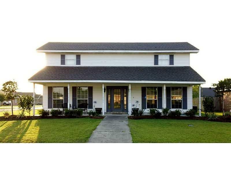 Exterior Front. Front View of Stonehaven Home