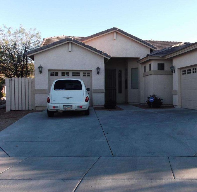 GREAT VIEW OF FRONT OF HOME