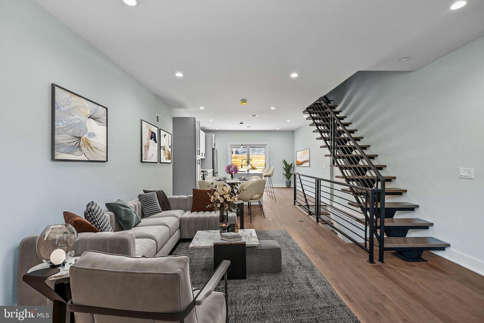 2202 E Huntingdon St, Philadelphia, PA 19125 - photo 1