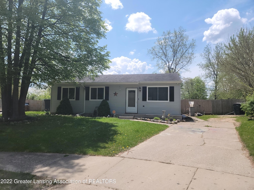 1405 Weymouth Ct, Lansing, MI 48911 - photo 1