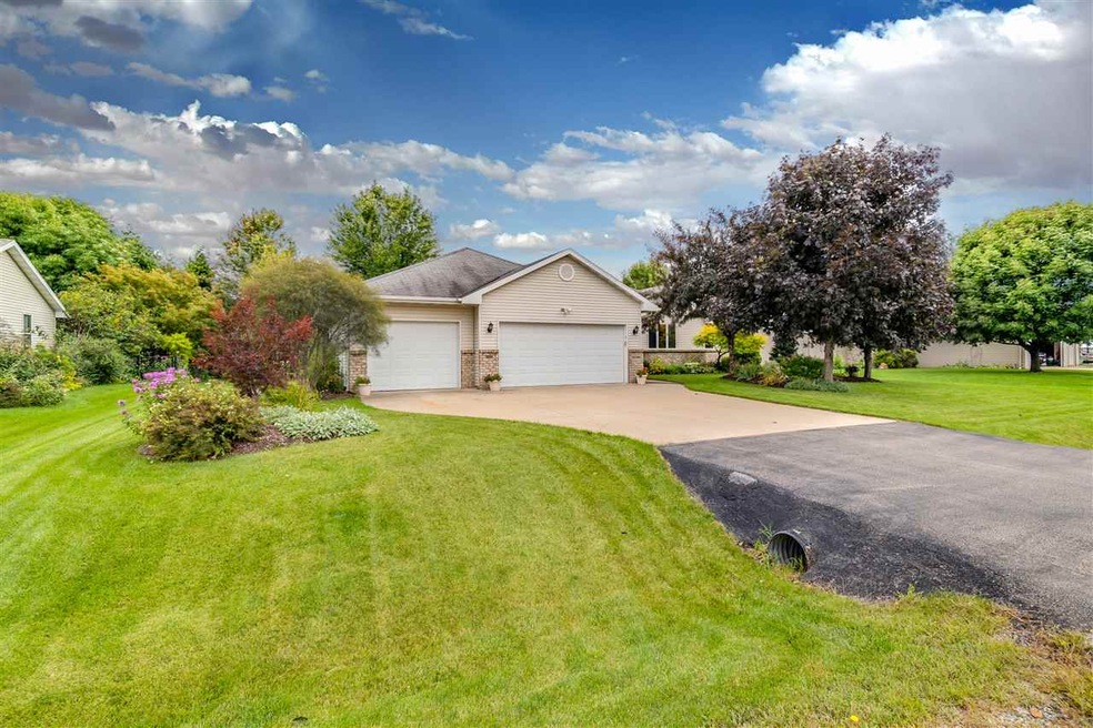 W5569 Amy Ave, Appleton, WI 54915 - photo 1