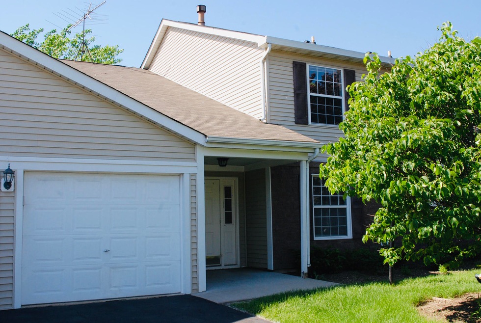 302 Newport Ln unit B2, Bartlett, IL 60103 - photo 1