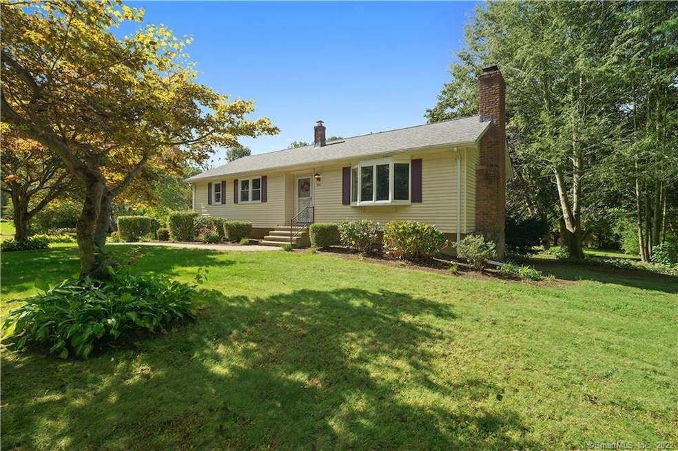 1030 Hoop Pole Rd, Guilford, CT 06437 - photo 1