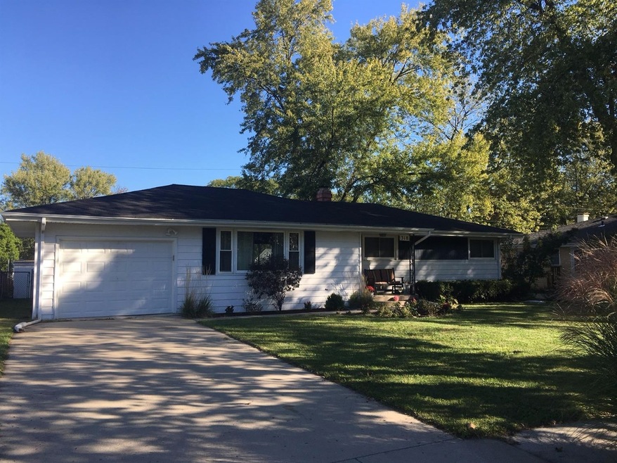 318 Bluebird Ave, Crown Point, IN 46307 - photo 1