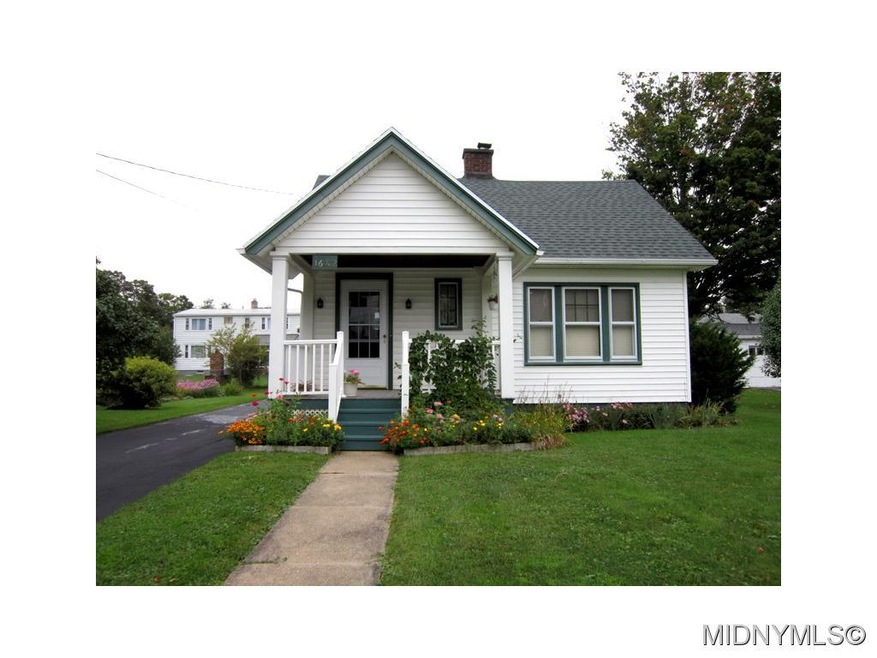 Cute and Cozy Bungalow!