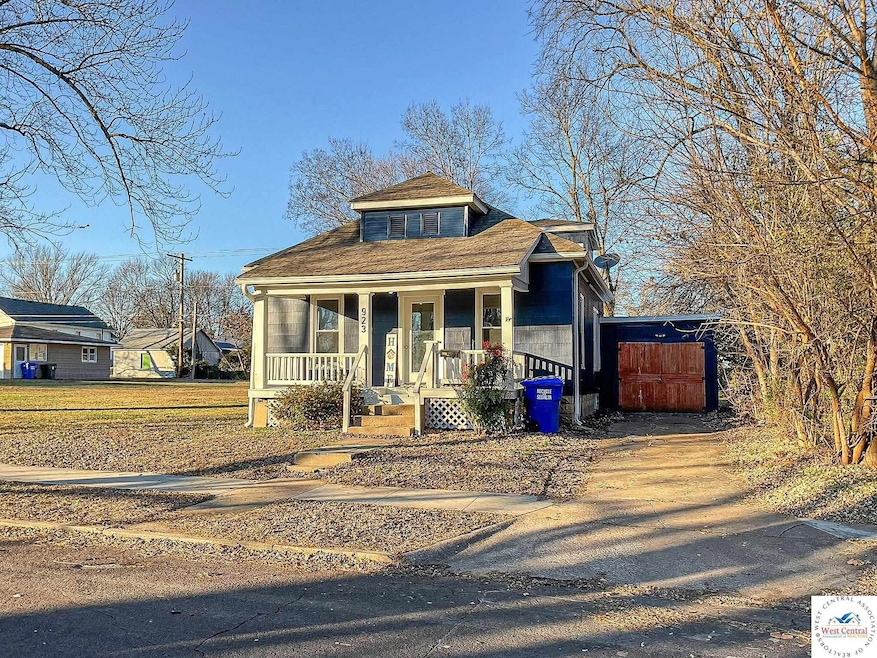 923 E 10th St, Sedalia, MO 65301 - photo 1