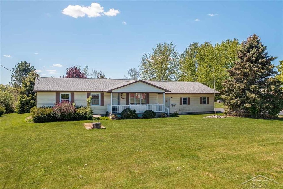 9054 Tuscola Rd, Frankenmuth, MI 48734 - photo 1