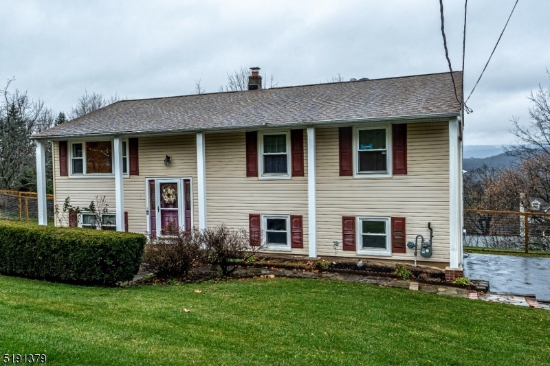 8 Farview Dr, Hackettstown, NJ 07840 - photo 1