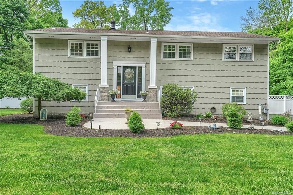 9 Campbell Ave, Suffern, NY 10901 - photo 1