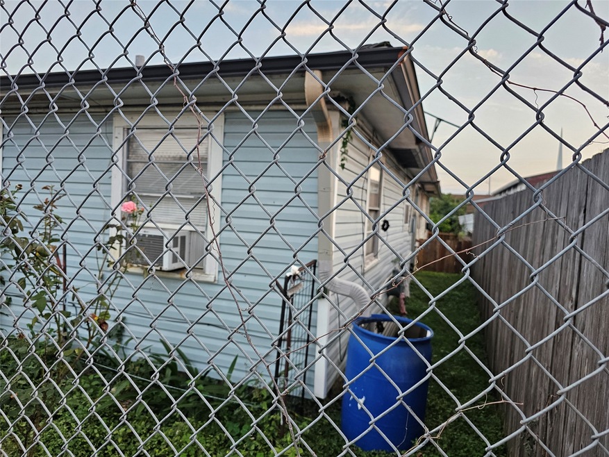 3928 Linder St, Houston, TX 77026 - photo 1