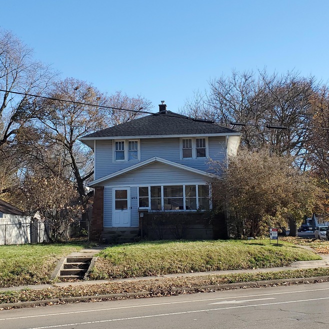 1862 Kalamazoo Ave SE