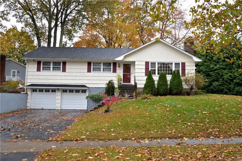 55 Johnson Ln, Stratford, CT 06614 - photo 1