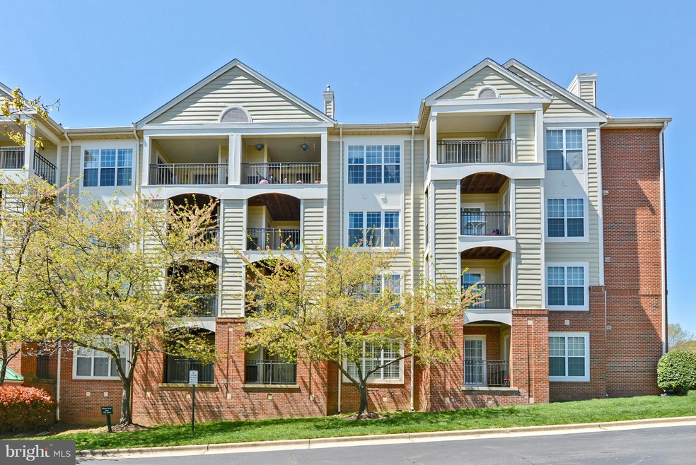 Quaker Hill Community unit 226, Alexandria, VA 22314 - photo 1