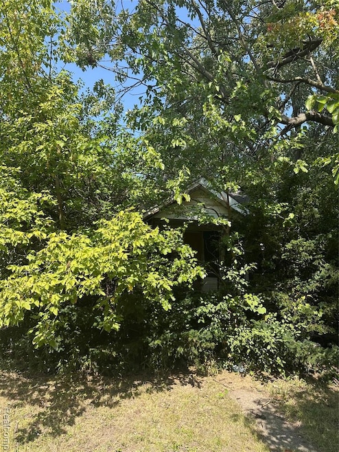 3149 Whittier Ave, Flint, MI 48506 - photo 1