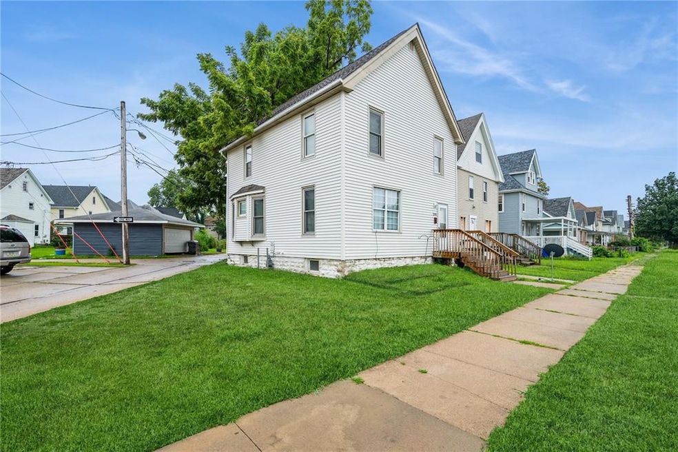 1245 5th Ave SE, Cedar Rapids, IA 52403 - photo 1