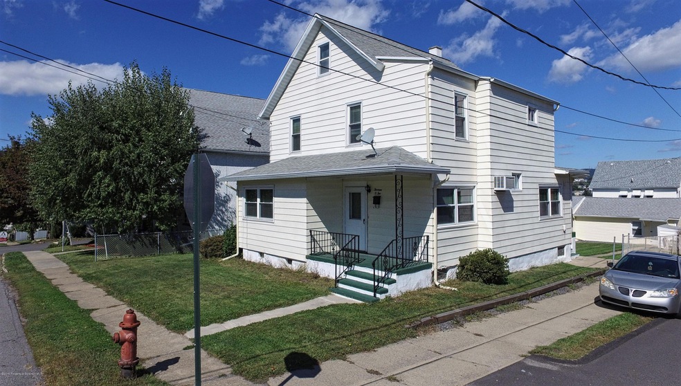 1302 Dartmouth St, Scranton, PA 18504 - photo 1