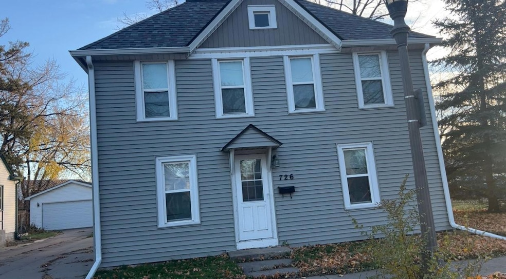 726 Randolph Ave, Saint Paul, MN 55102 - photo 1