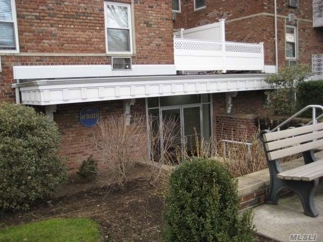 40 Daley Place unit 104, Lynbrook, NY 11563 - photo 1
