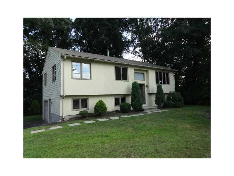 9 Robin Hood Rd, Cranston, RI 02921 - photo 1