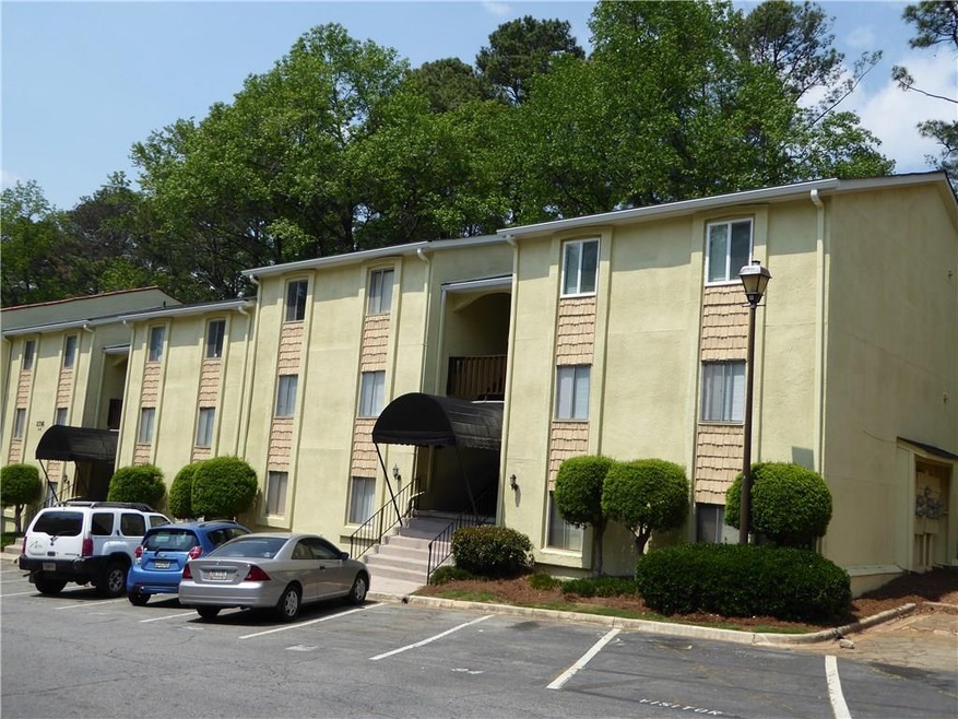 Beautiful renovated condo convenient to Decatur, Emory, CDC, VA & DeKalb Hospital and much more hot new development.