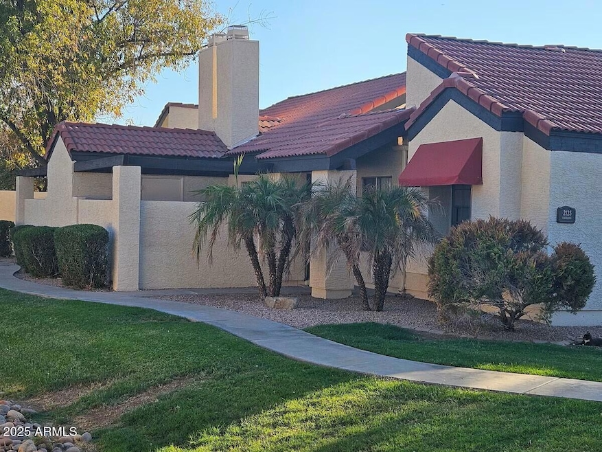2123 E Kirkland Ln 3 Front