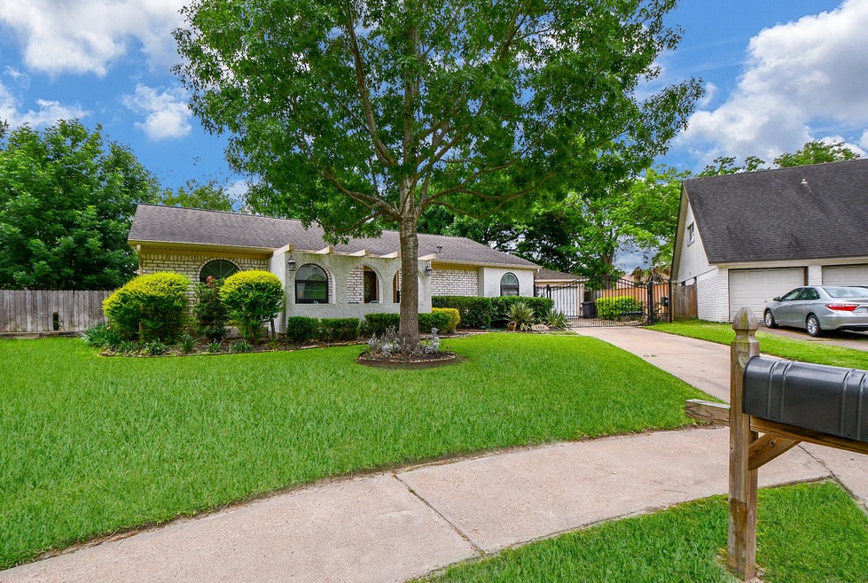 7223 Woodfern Dr, Houston, TX 77040 - photo 1