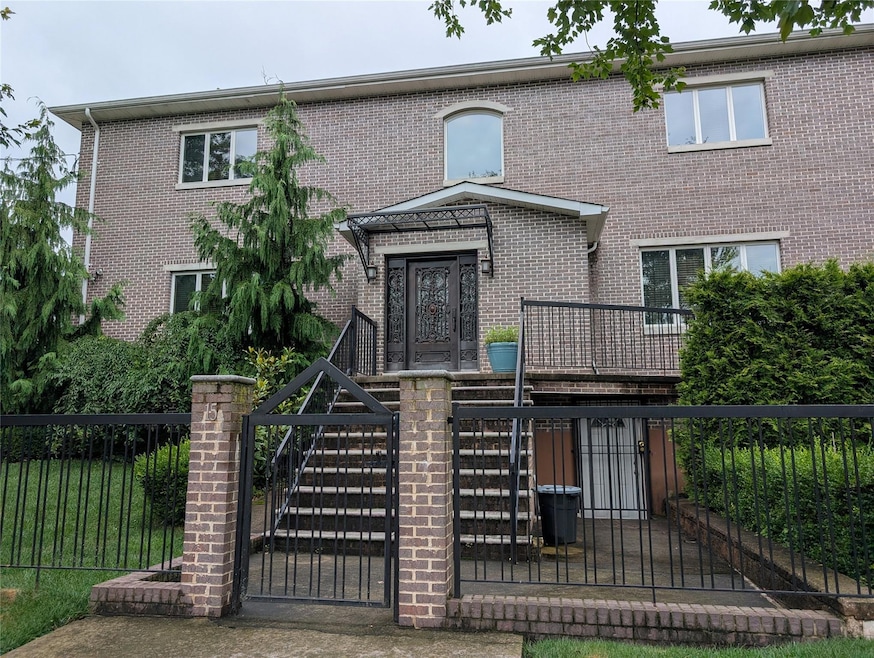 15 Lenzie St, Staten Island, NY 10312 - photo 1