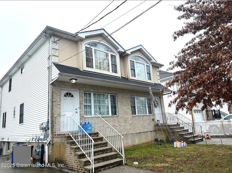 60 8th Street - The house