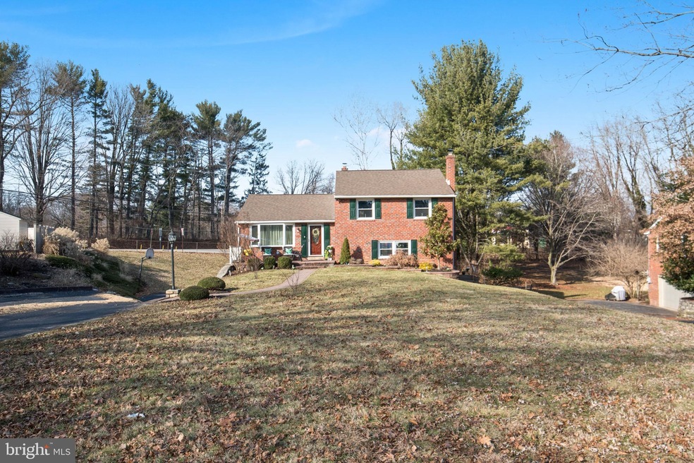 209 Canterbury Dr, Wallingford, PA 19086 - photo 1