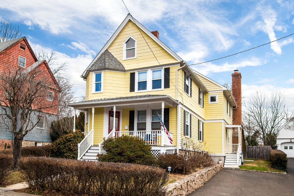 107 Havemeyer Place, Greenwich, CT 06830 - photo 1