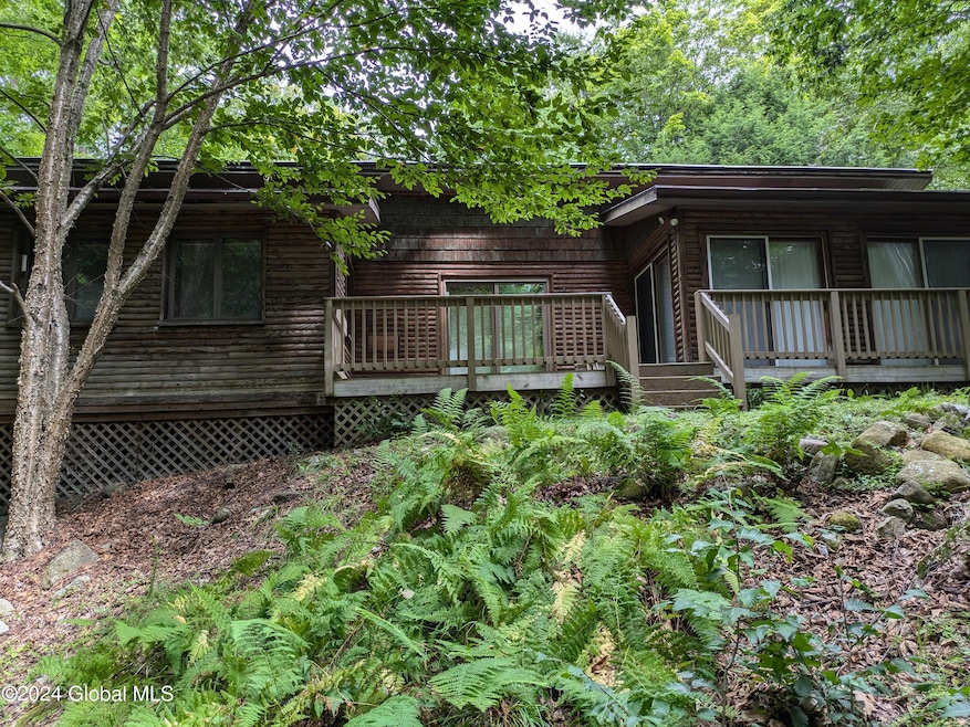 Front w/deck faces creek