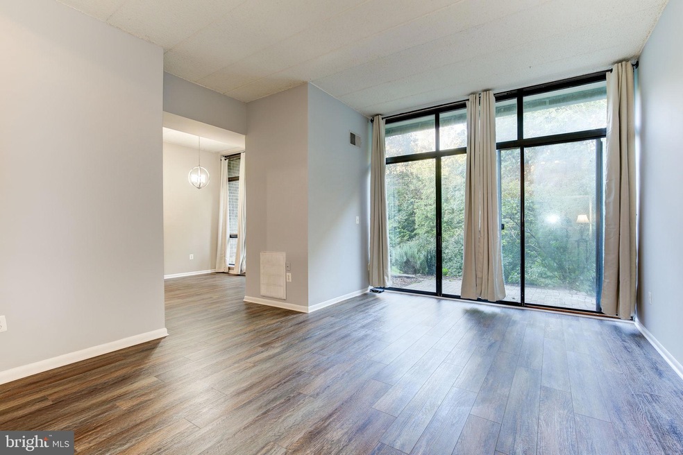 11554 Rolling Green Ct unit 100, Reston, VA 20191 - photo 1