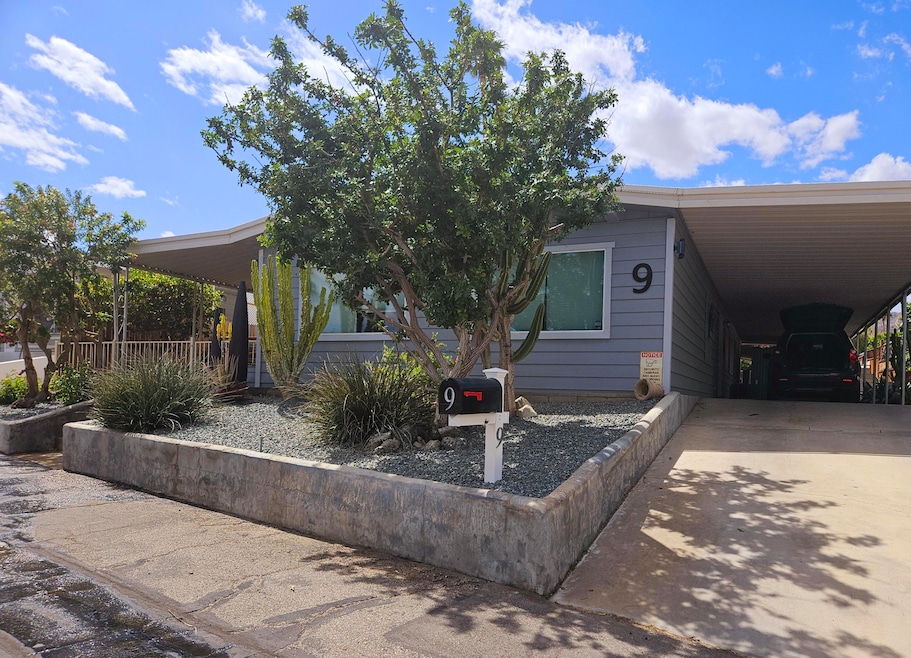 Front  w,carport