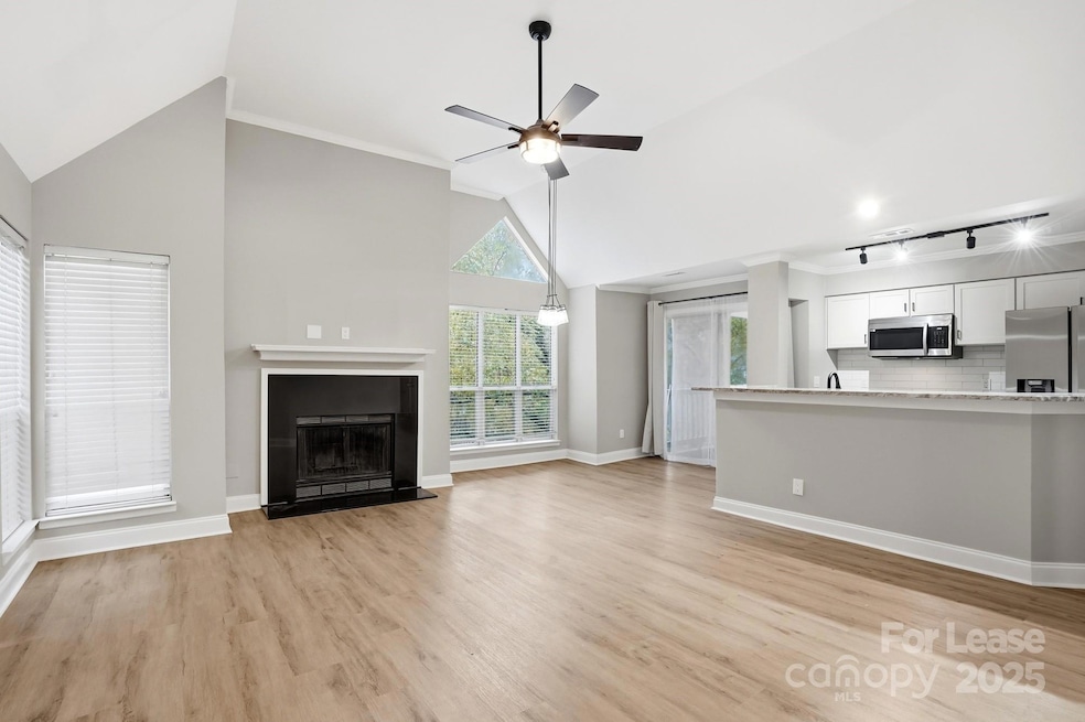 2500 Cranbrook Ln unit 11, Charlotte, NC 28207 - photo 1