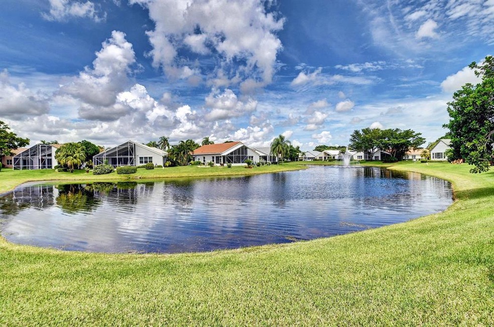 Amazing Long Lake Views with Fountain!