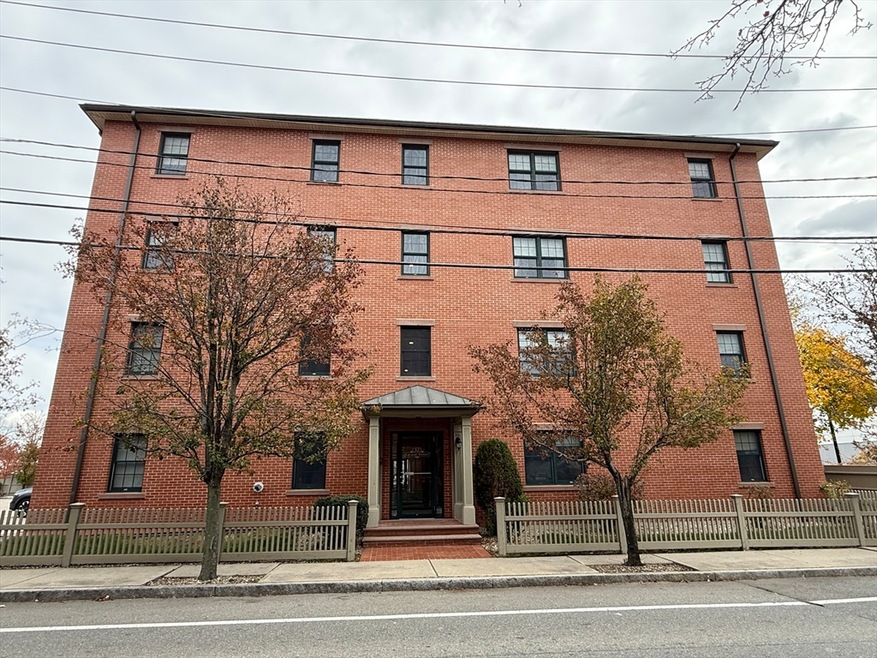 20 Locust St unit 202, Medford, MA 02155 - photo 1