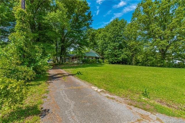 Large front yard view from the driveway