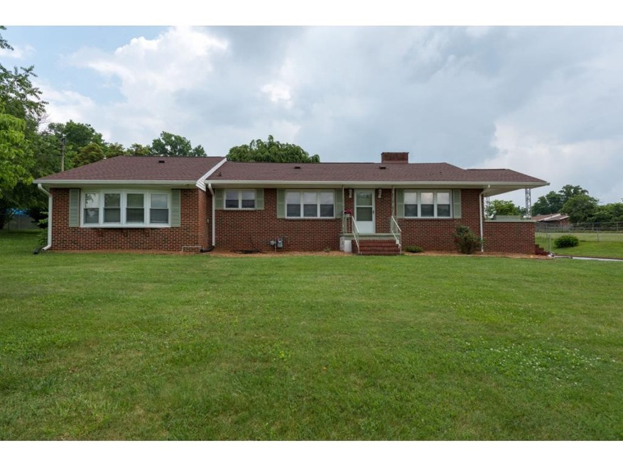 2111 Edgehill Cir, Johnson City, TN 37601 - photo 1