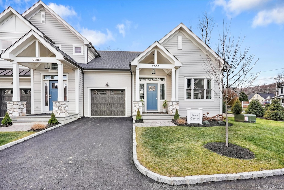 2040 Crompond Rd unit 6, Yorktown Heights, NY 10598 - photo 1