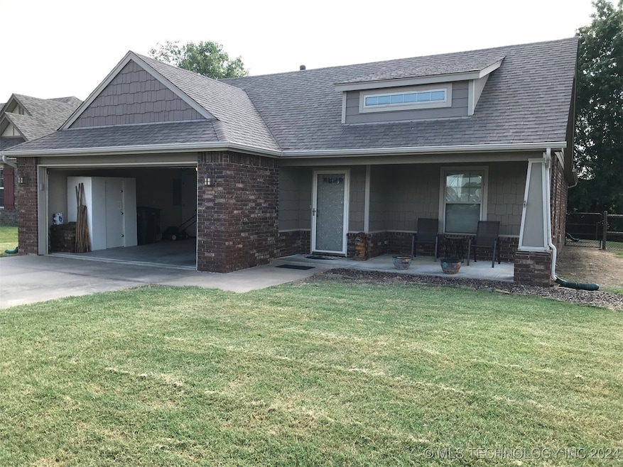 2108 S Russell St, Skiatook, OK 74070 - photo 1