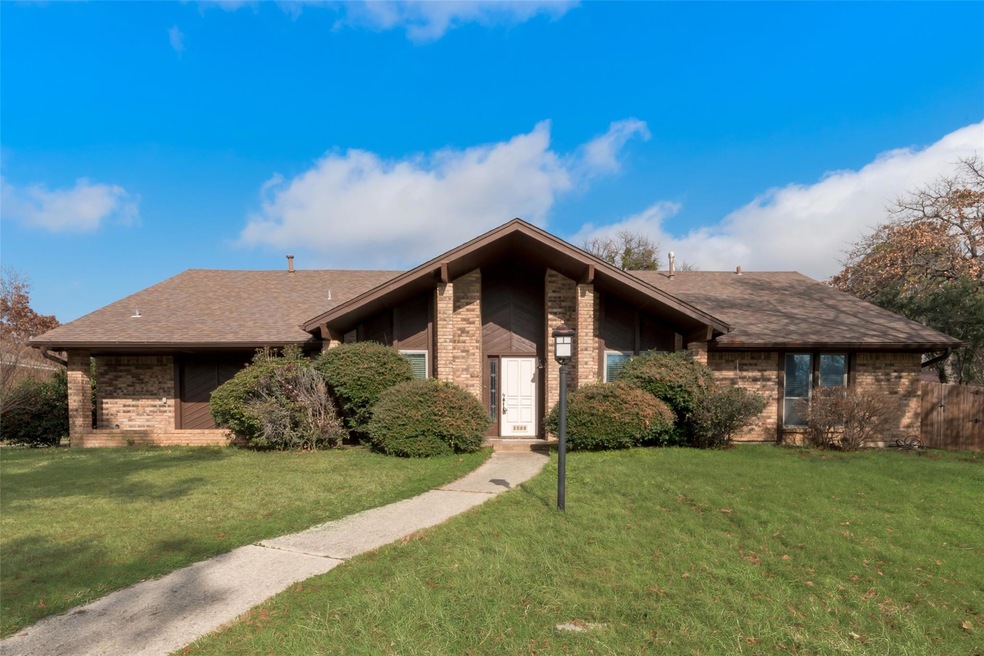 2209 Hollyhill Ln, Denton, TX 76205 - photo 1