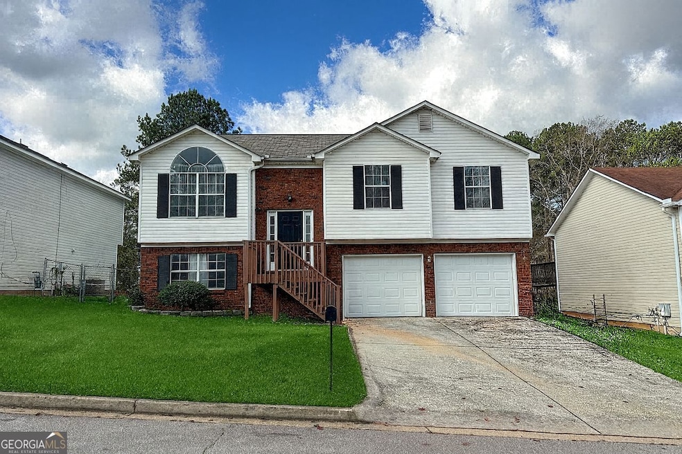 5813 Wellborn Oaks Ct, Lithonia, GA 30058 - photo 1