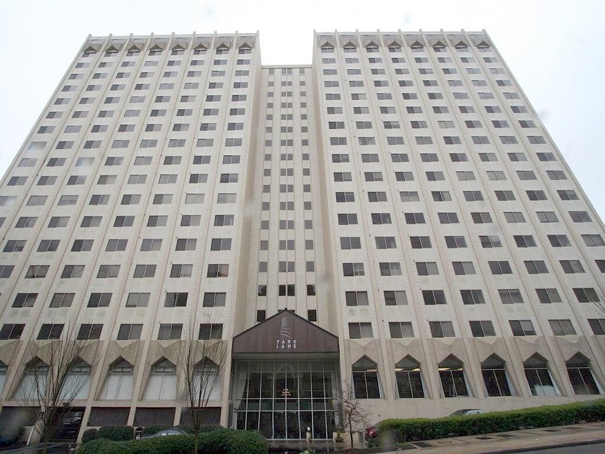 Parklane On Peachtree is ideally located on Peacht