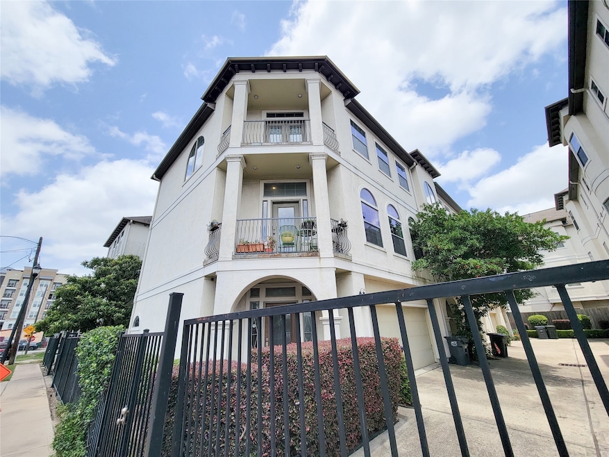 This is a modern, 3 story townhouse (end unit) wit