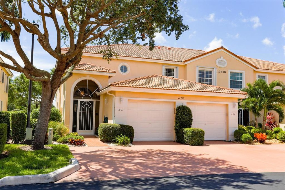 12438 Crystal Pointe Dr