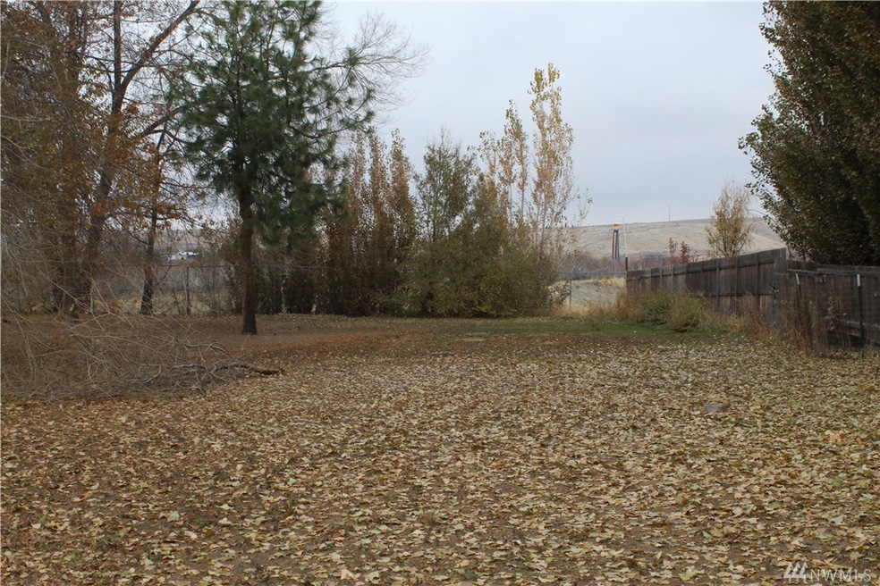 2207 3rd St NE, East Wenatchee, WA 98802 - photo 1