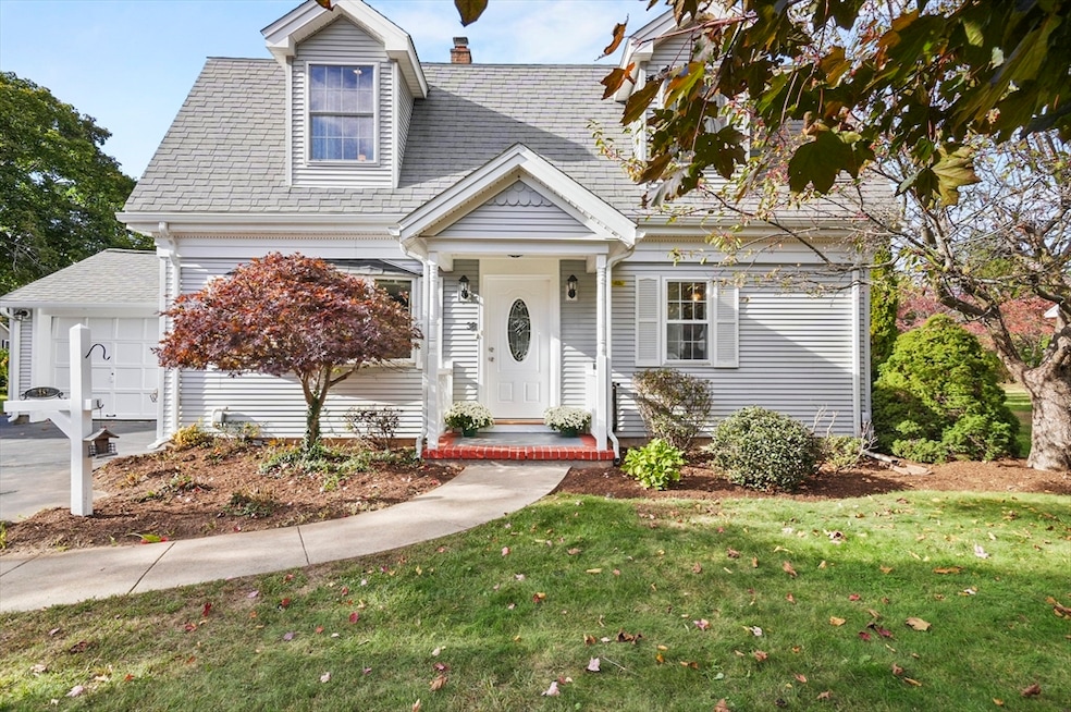 38 Mellen St, Hopedale, MA 01747 - photo 1
