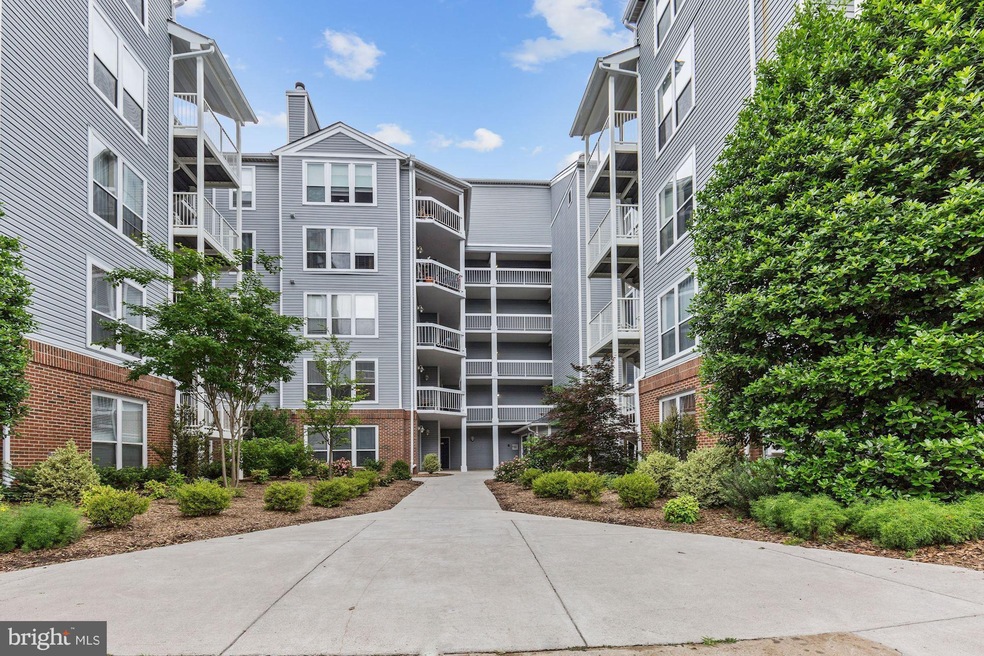 The Four Winds at Oakton unit B-12, Oakton, VA 22124 - photo 1